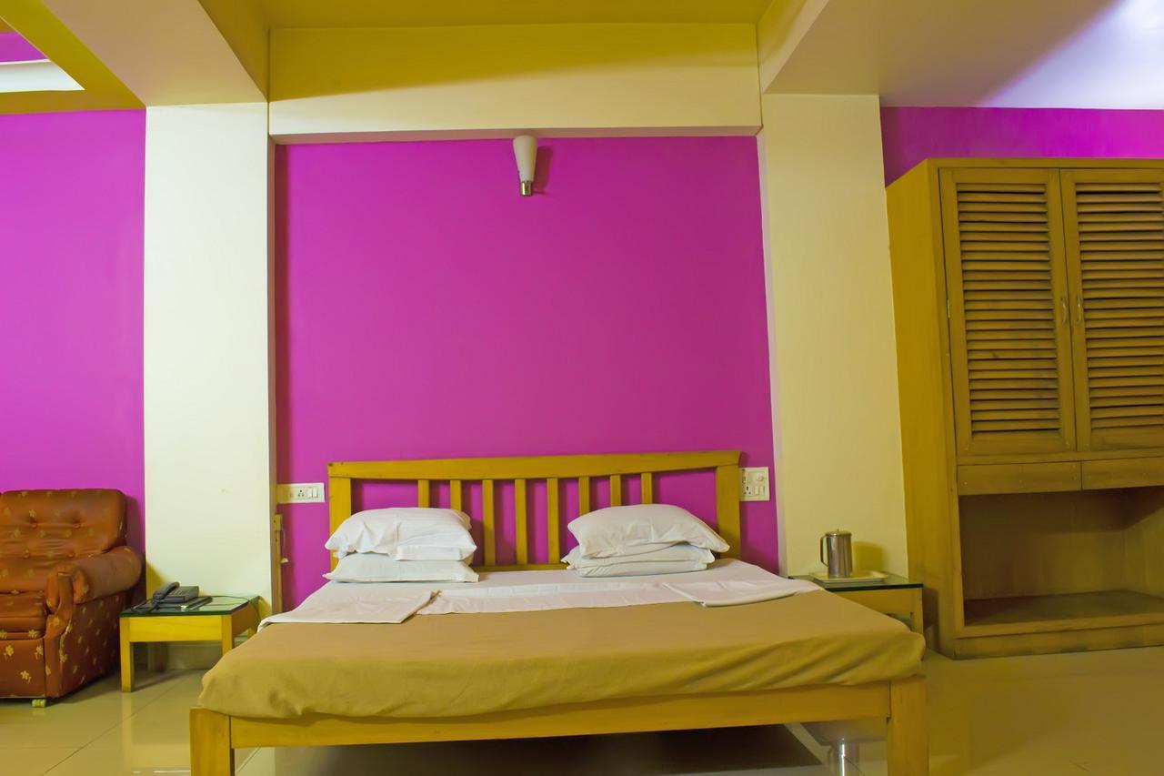 Hotel Sai Prasad Kolhapur Eksteriør bilde